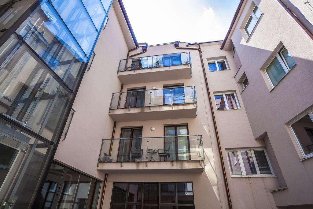Stay In City Apartment Bastova Bratislava Esterno foto