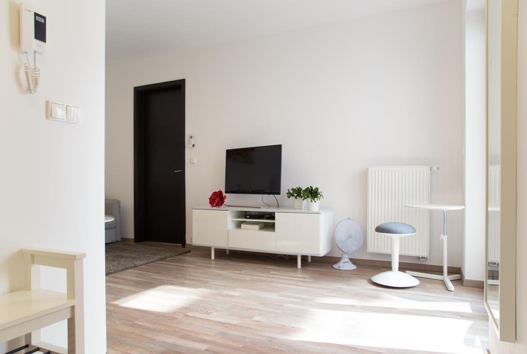 Stay In City Apartment Bastova Bratislava Esterno foto
