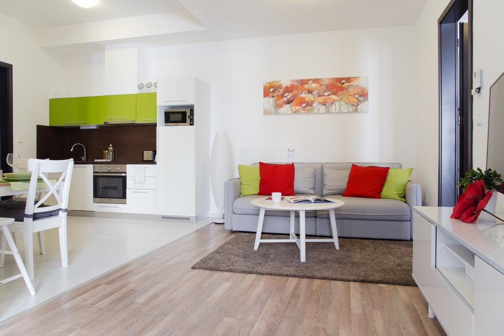 Stay In City Apartment Bastova Bratislava Esterno foto