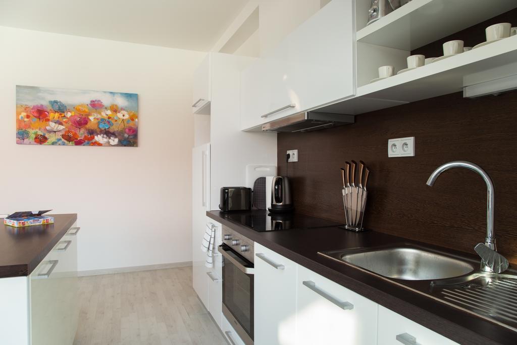 Stay In City Apartment Bastova Bratislava Esterno foto