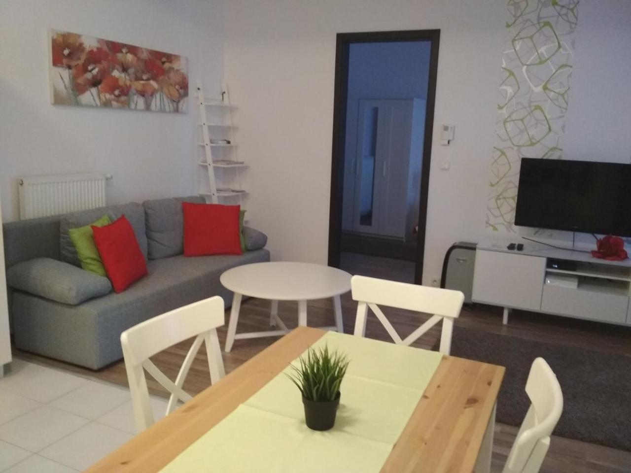 Stay In City Apartment Bastova Bratislava Esterno foto